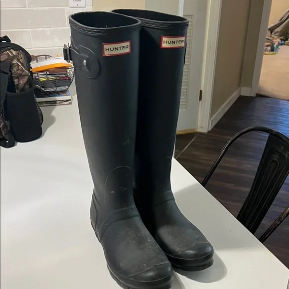 Hunter Classic Black Waterproof Boots - Picture 1 of 4